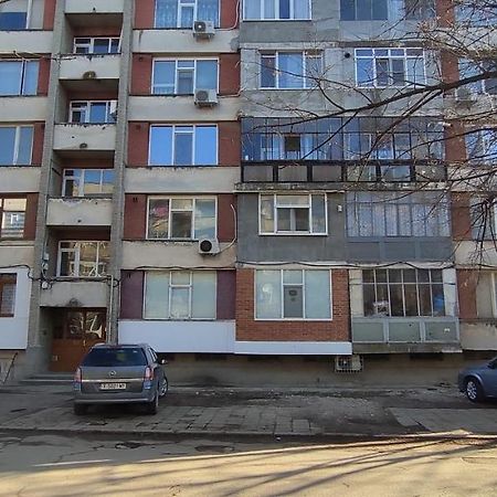 Уютен Апартамент В Търговище - 2 Спални И Кухня Bagian luar foto