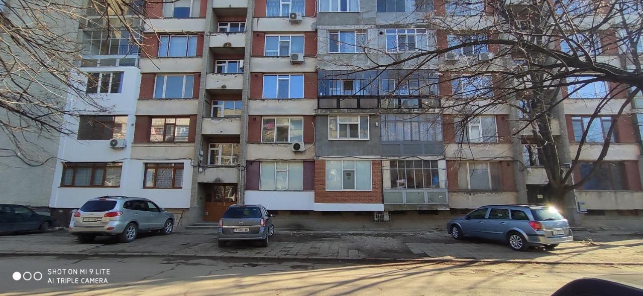 Уютен Апартамент В Търговище - 2 Спални И Кухня Bagian luar foto