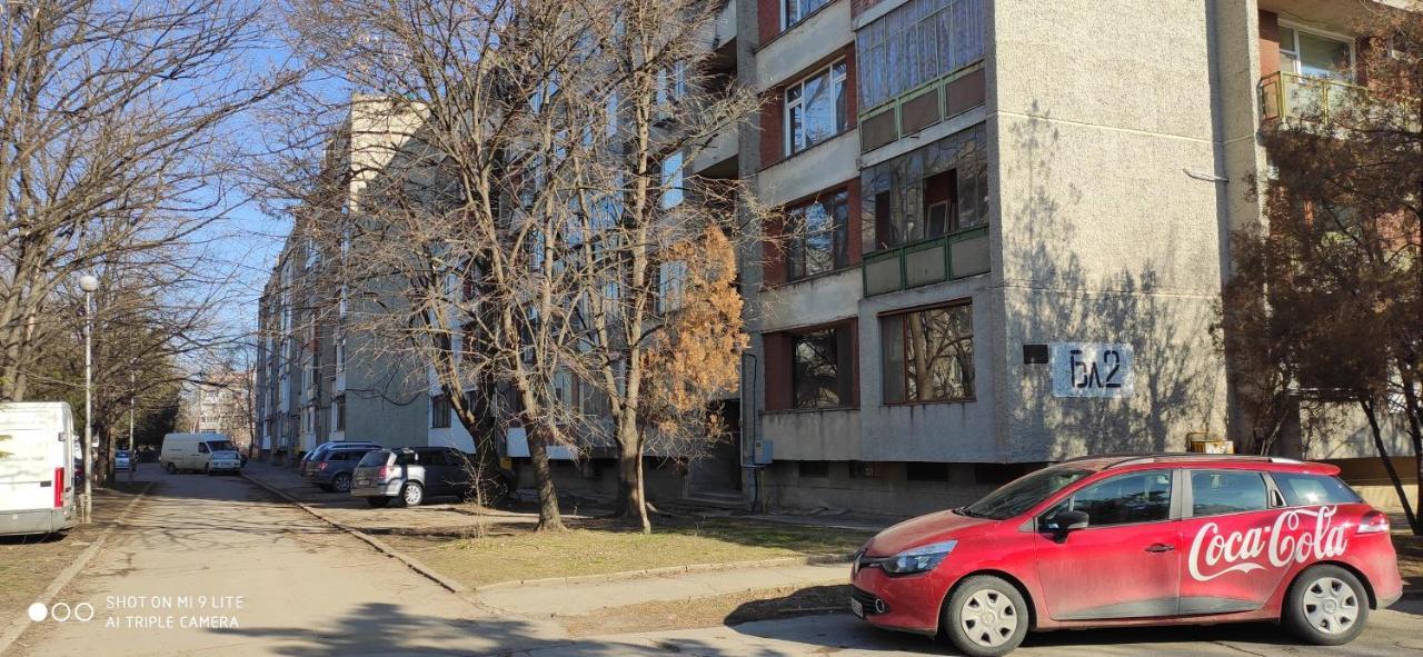 Уютен Апартамент В Търговище - 2 Спални И Кухня Bagian luar foto